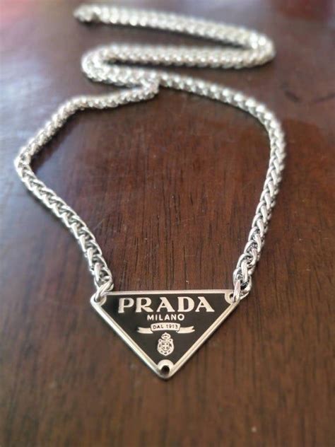 collar prada mujer|Collares de Prada para mujer .